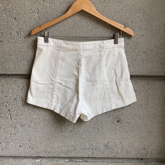 H&M High Rise White stretchy Shorts - Picture 2 of 8